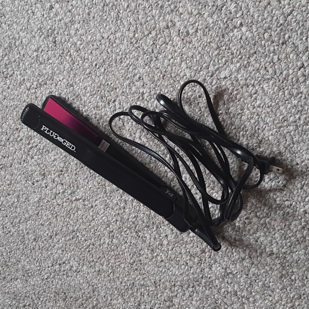 1" Ceramic Tourmaline Styling Flat Iron.